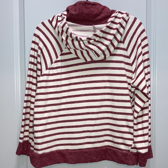 Stripped Burgundy and Cream Hoodie tie string to the side and zipper. Women - Picture 4 of 11